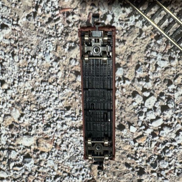 Atlas N Scale 2402 Union Pacific Gondola - Picture 7 of 8